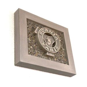 Seitliche Ansicht eines handgefertigten Scania-Vabis Betonbildes mit plastischem 3D-Relief