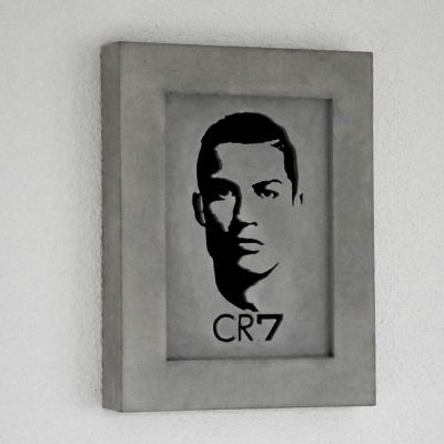 Künstlerisches Betonportrait mit Initialen CR7 – Unikat aus Schweizer Beton